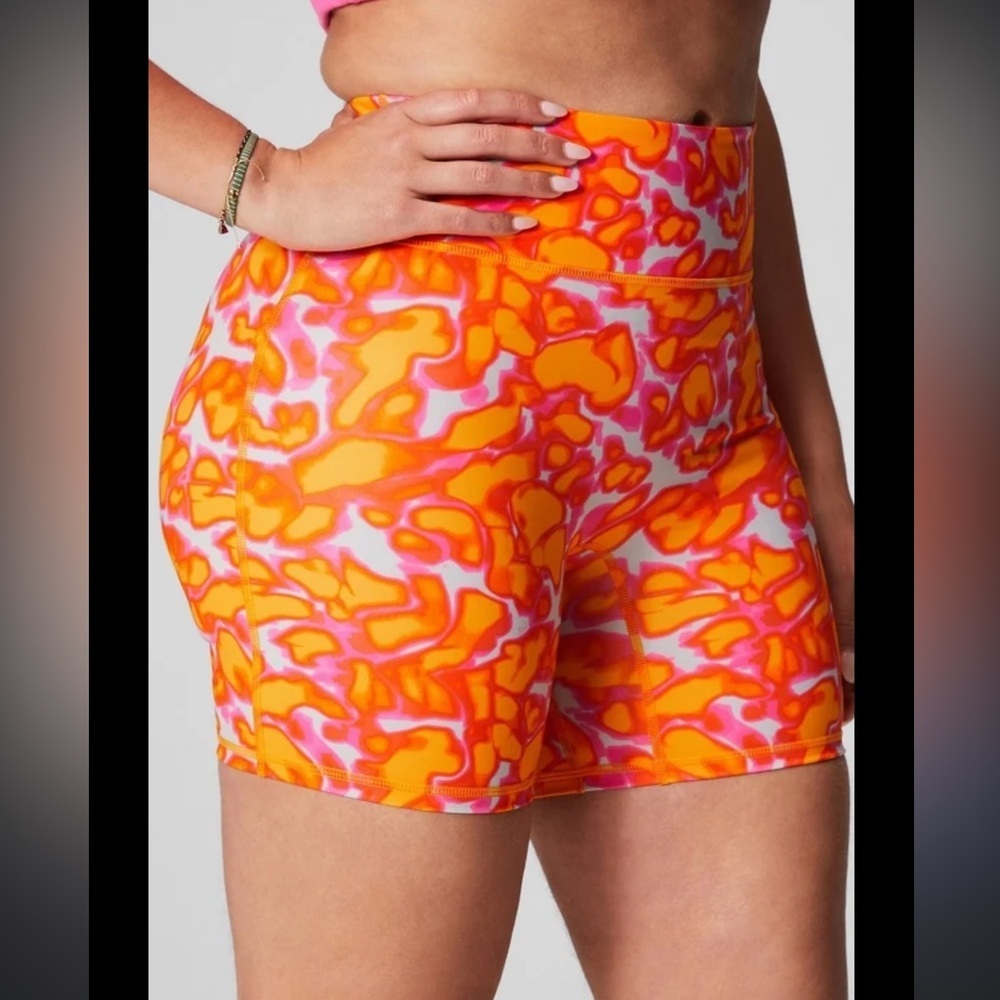 Fabletics Anywhere Motion365 High-Waisted 6” Bike Shorts Size Small